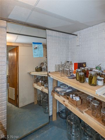 1260 Meadowview Lane, Amherst, OH 44001