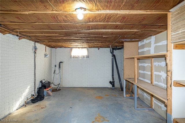 1260 Meadowview Lane, Amherst, OH 44001