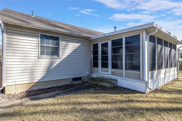 1260 Meadowview Lane, Amherst, OH 44001