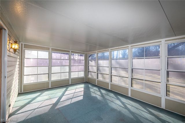 1260 Meadowview Lane, Amherst, OH 44001