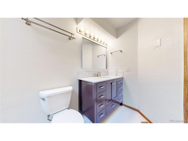 490 Cottonwood Ct, Broomfield, CO 80020