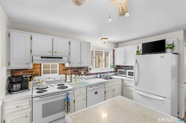 10 North Hearthstone Drive, Bethel, CT 06801