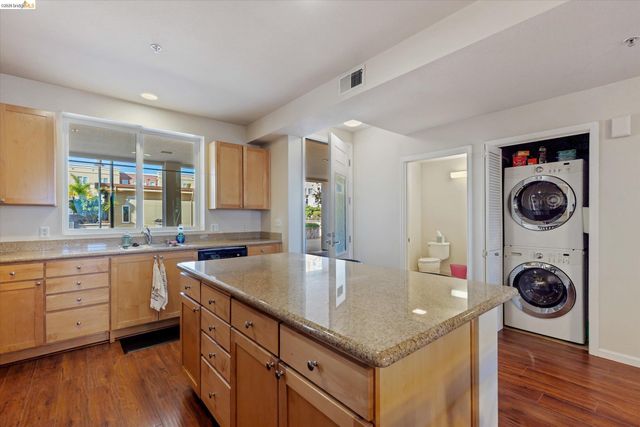 88 E 6Th St 215, Pittsburg, CA 94565