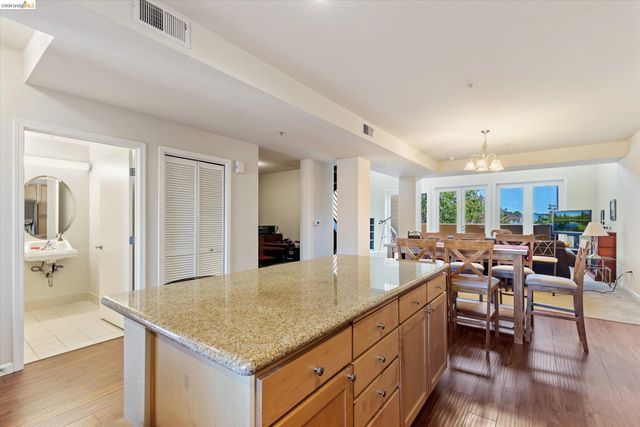 88 E 6Th St 215, Pittsburg, CA 94565