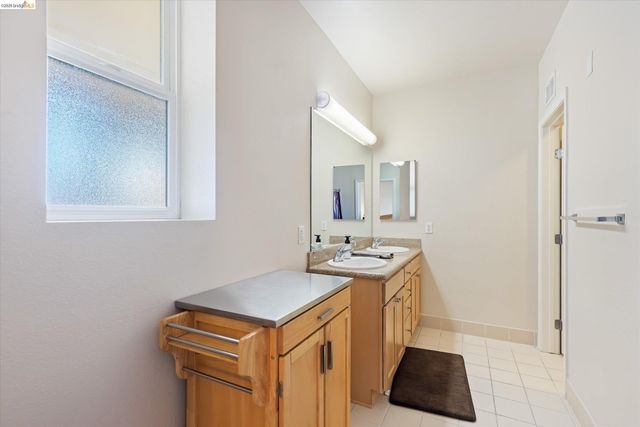 88 E 6Th St 215, Pittsburg, CA 94565