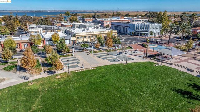 88 E 6Th St 215, Pittsburg, CA 94565