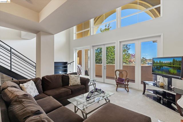 88 E 6Th St 215, Pittsburg, CA 94565