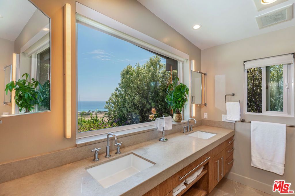 Image 16 of property listing at 6262 Trancas Canyon Road, Malibu, CA 90265