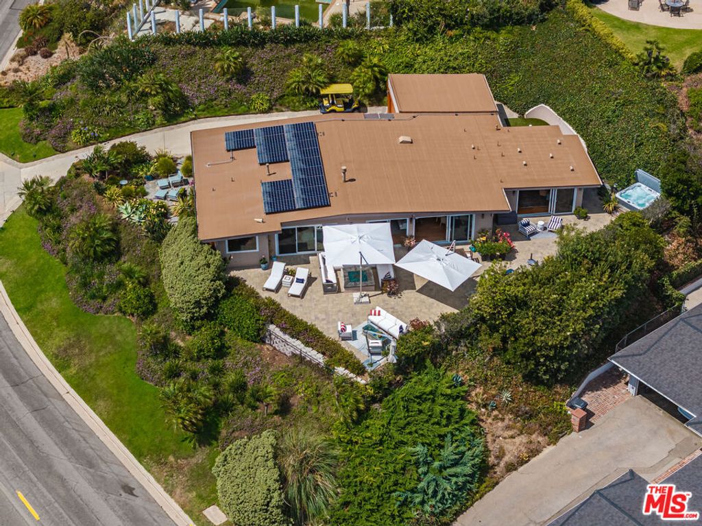 Image 2 of property listing at 6262 Trancas Canyon Road, Malibu, CA 90265