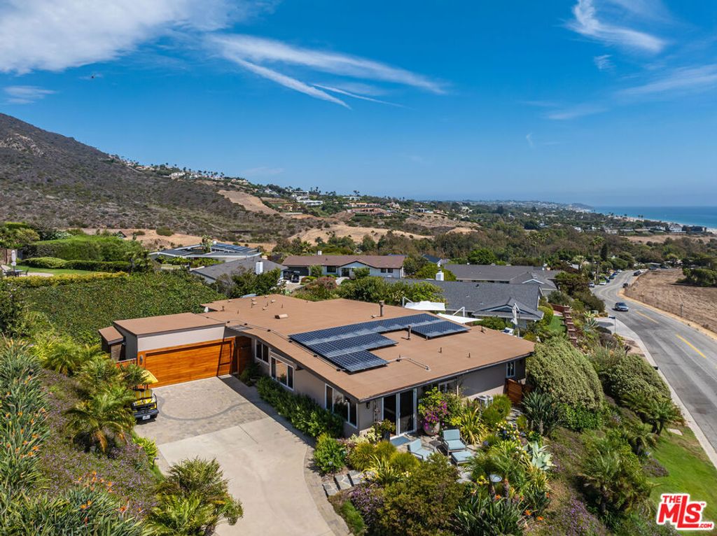 Image 3 of property listing at 6262 Trancas Canyon Road, Malibu, CA 90265