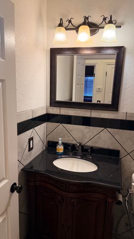 7800 Autumn Canyon Road SW, Albuquerque, NM 87121
