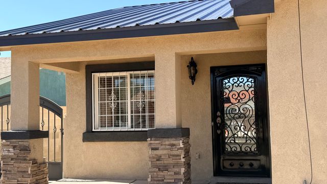 7800 Autumn Canyon Road SW, Albuquerque, NM 87121