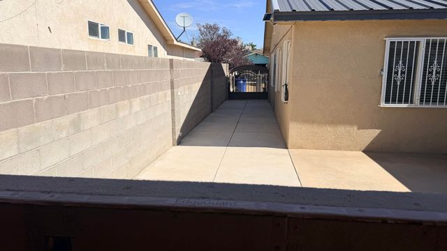 7800 Autumn Canyon Road SW, Albuquerque, NM 87121
