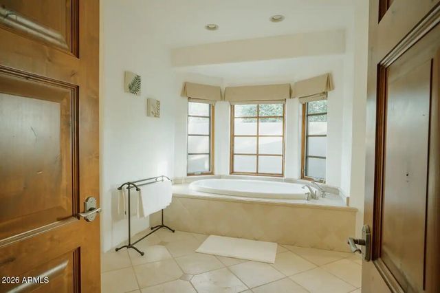9414 N 53RD Place 2, Paradise Valley, AZ 85253