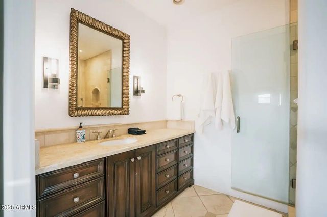 9414 N 53RD Place 2, Paradise Valley, AZ 85253