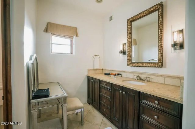 9414 N 53RD Place 2, Paradise Valley, AZ 85253