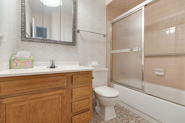 620 Chelmsford Lane, Elk Grove Village, IL 60007