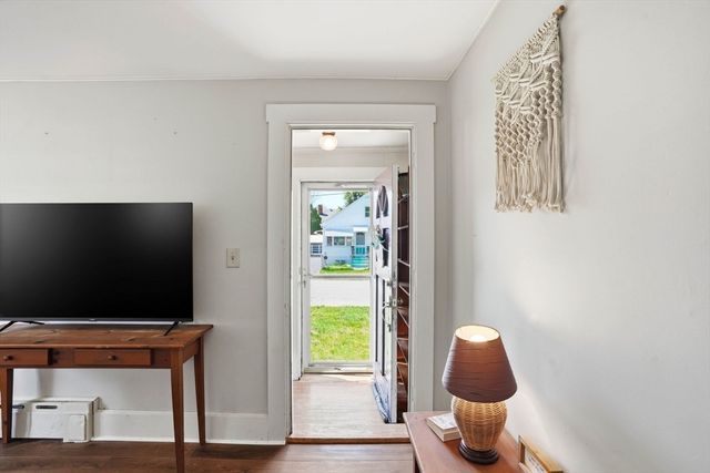 34 Plympton St, New Bedford, MA 02745
