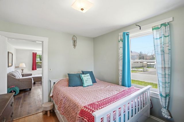 34 Plympton St, New Bedford, MA 02745