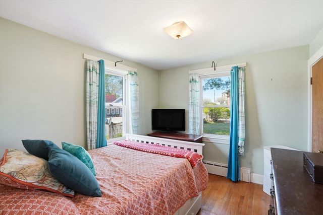 34 Plympton St, New Bedford, MA 02745