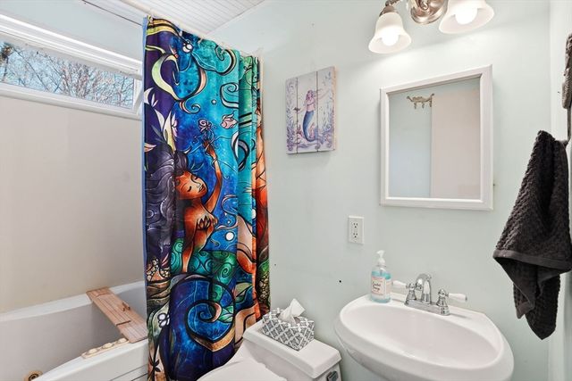 34 Plympton St, New Bedford, MA 02745