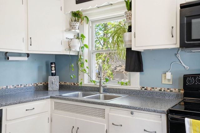 34 Plympton St, New Bedford, MA 02745