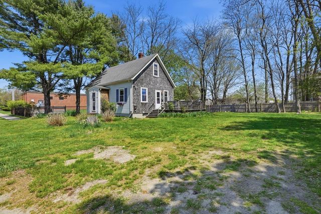 34 Plympton St, New Bedford, MA 02745