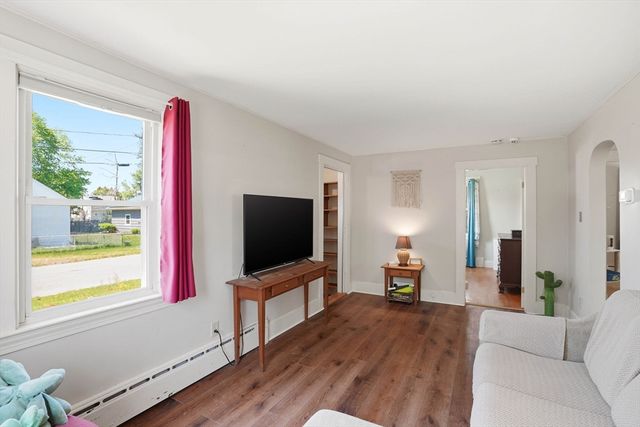 34 Plympton St, New Bedford, MA 02745