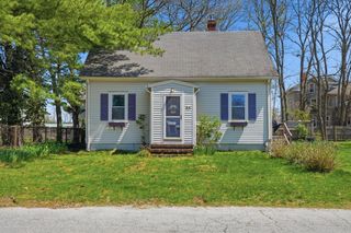 34 Plympton St, New Bedford, MA 02745