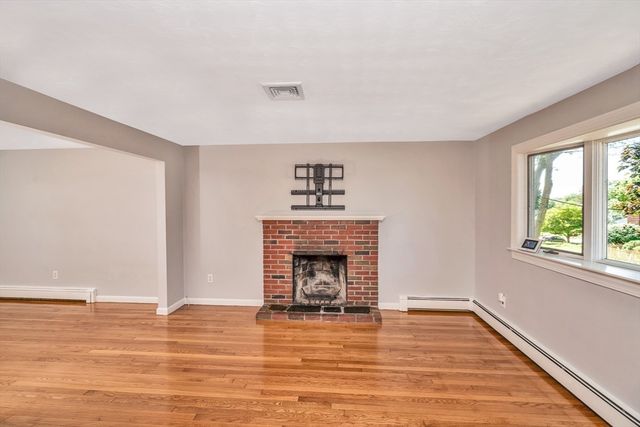 11 Coweeset Dr, Brockton, MA 02301