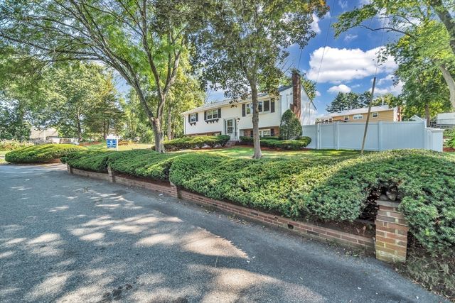 11 Coweeset Dr, Brockton, MA 02301