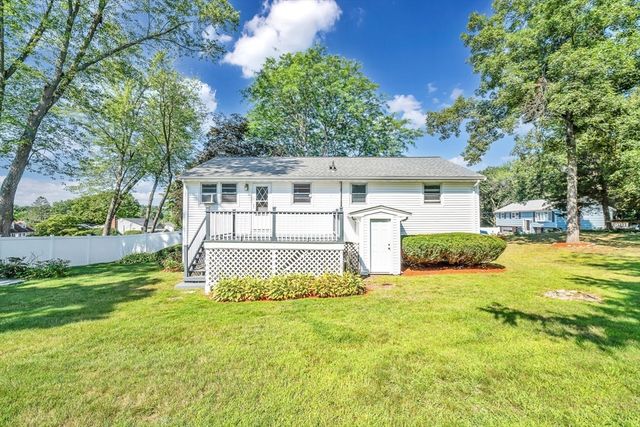 11 Coweeset Dr, Brockton, MA 02301