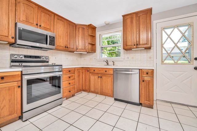 11 Coweeset Dr, Brockton, MA 02301