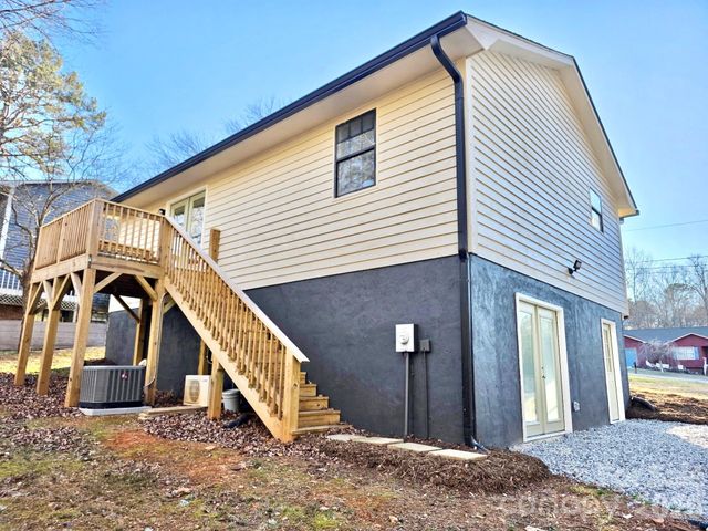 78 St. Charles Court, Hickory, NC 28601