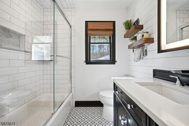 165 Page Dr, Oakland Boro, NJ 07436