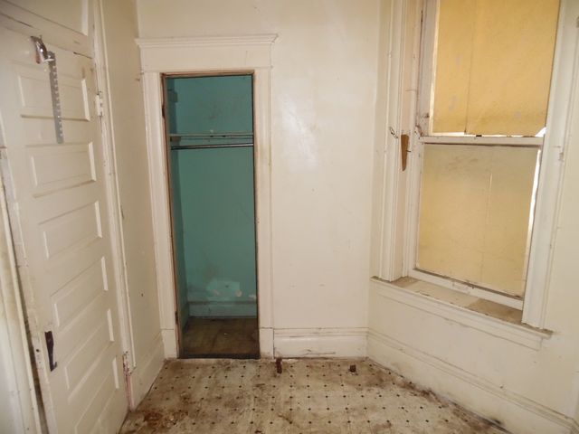 6347 S Eberhart Avenue, Chicago, IL 60637