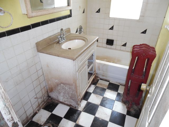 6347 S Eberhart Avenue, Chicago, IL 60637