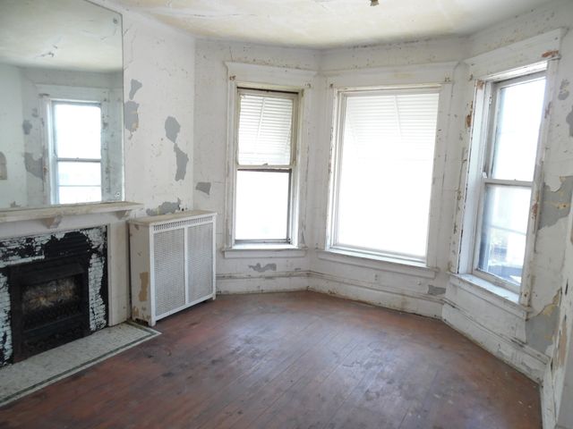 6347 S Eberhart Avenue, Chicago, IL 60637