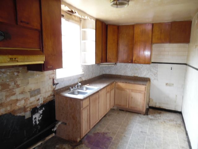 6347 S Eberhart Avenue, Chicago, IL 60637