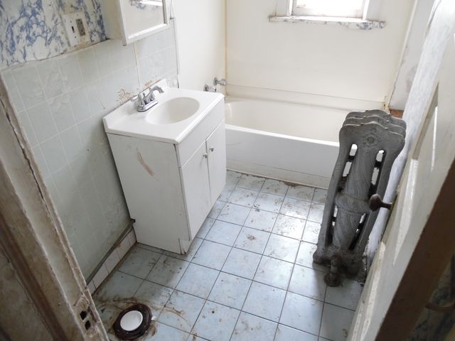 6347 S Eberhart Avenue, Chicago, IL 60637