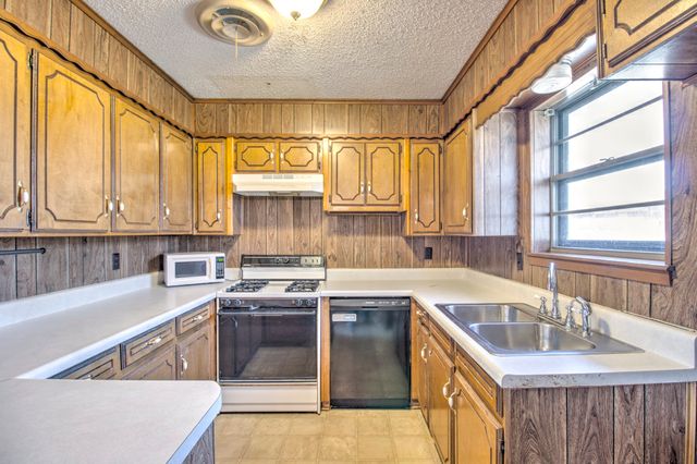 305 Gene Autry Drive, Tioga, TX 76271