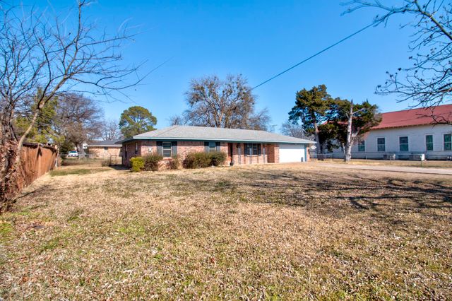 305 Gene Autry Drive, Tioga, TX 76271