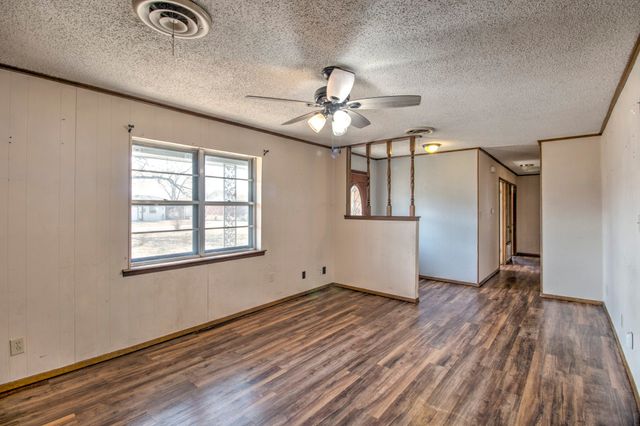 305 Gene Autry Drive, Tioga, TX 76271