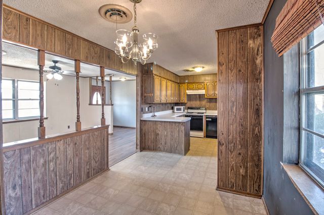 305 Gene Autry Drive, Tioga, TX 76271