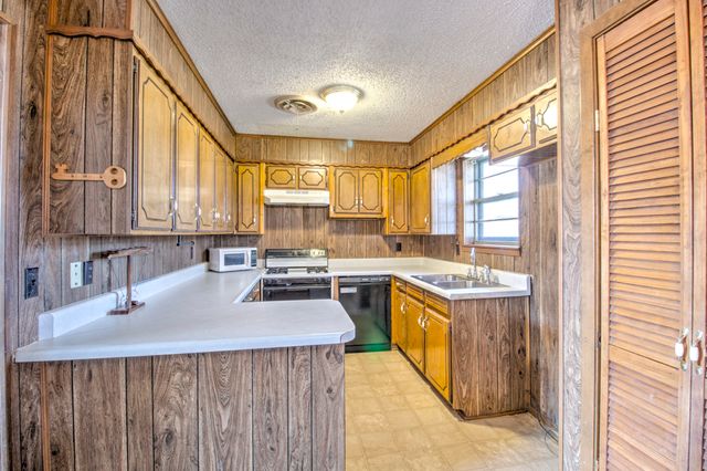 305 Gene Autry Drive, Tioga, TX 76271