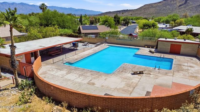 2743 W Calle Arandas, Tucson, AZ 85745