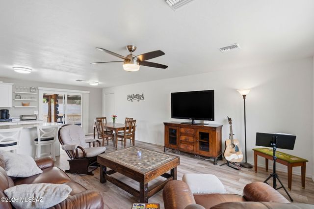 2743 W Calle Arandas, Tucson, AZ 85745
