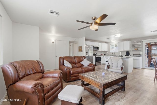 2743 W Calle Arandas, Tucson, AZ 85745
