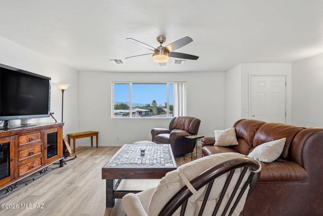 2743 W Calle Arandas, Tucson, AZ 85745