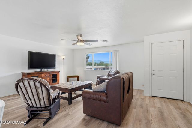 2743 W Calle Arandas, Tucson, AZ 85745